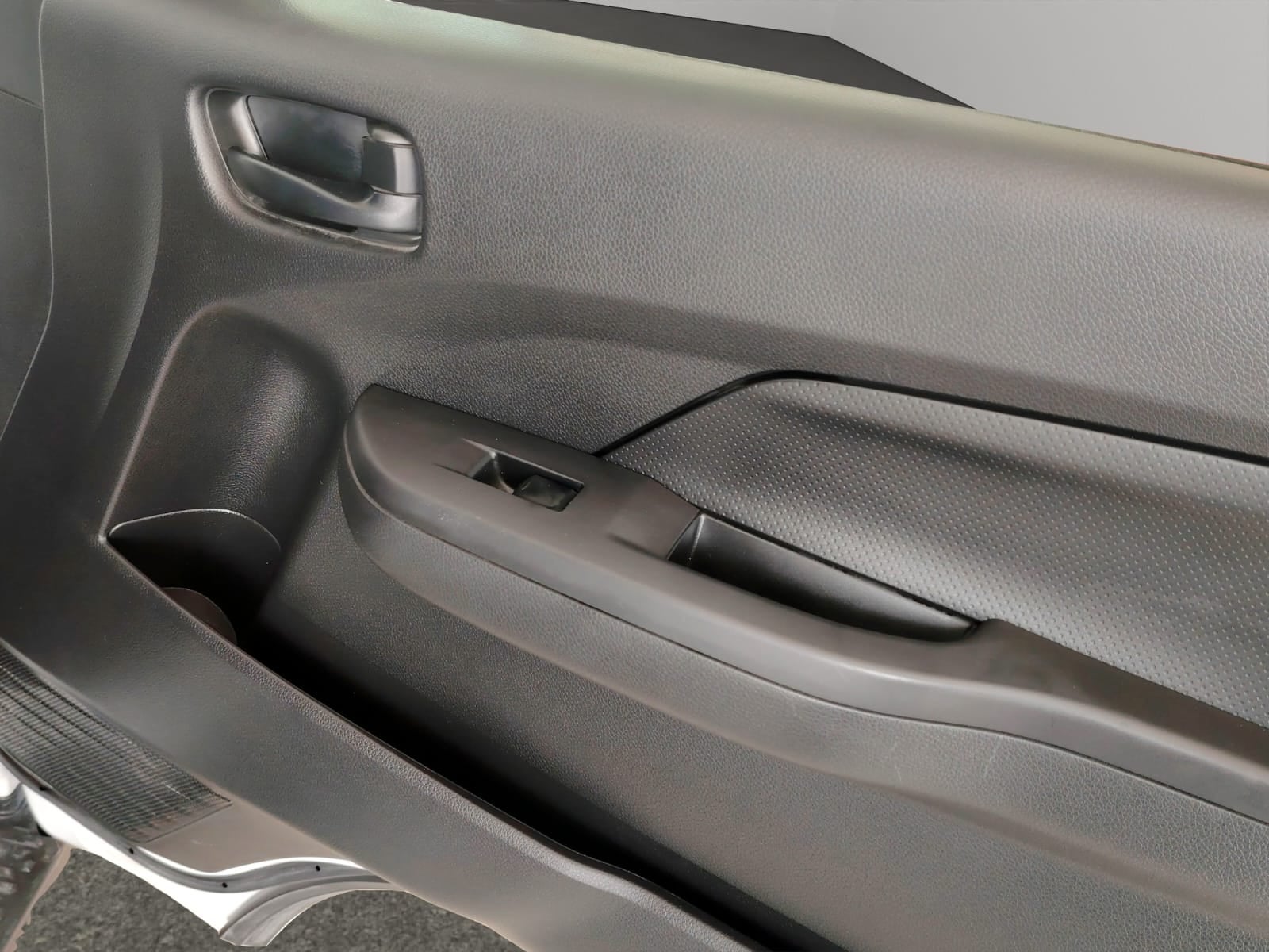 2024 Nissan Comerciales Urvan Panel 4 pts. Amplia, TM5, a/ac.