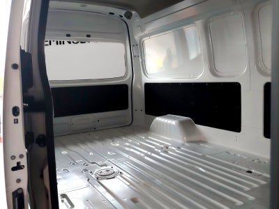 2024 Nissan Comerciales Urvan Panel 4 pts. Amplia, TM5, a/ac.
