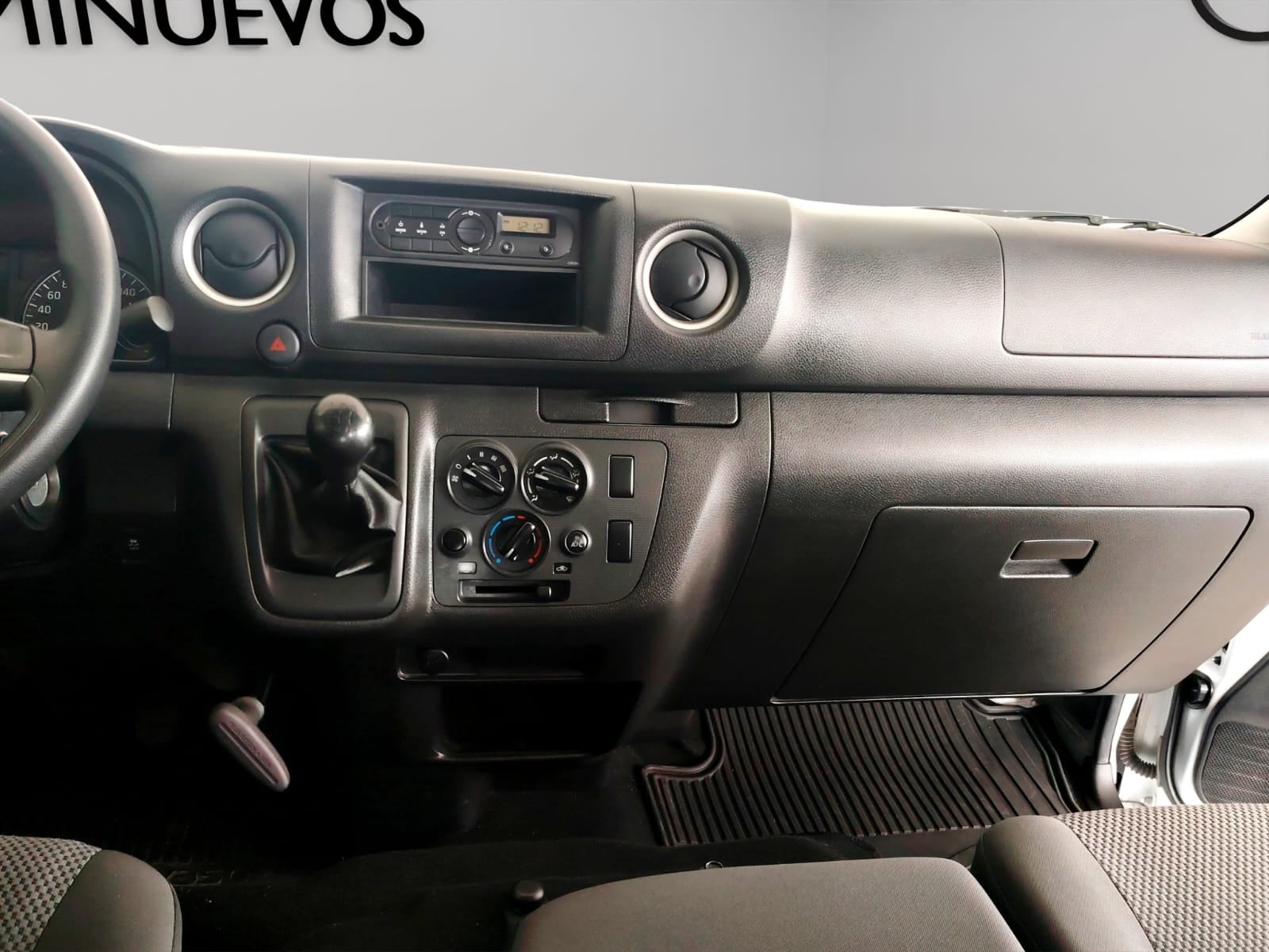 2024 Nissan Comerciales Urvan Panel 4 pts. Amplia, TM5, a/ac.