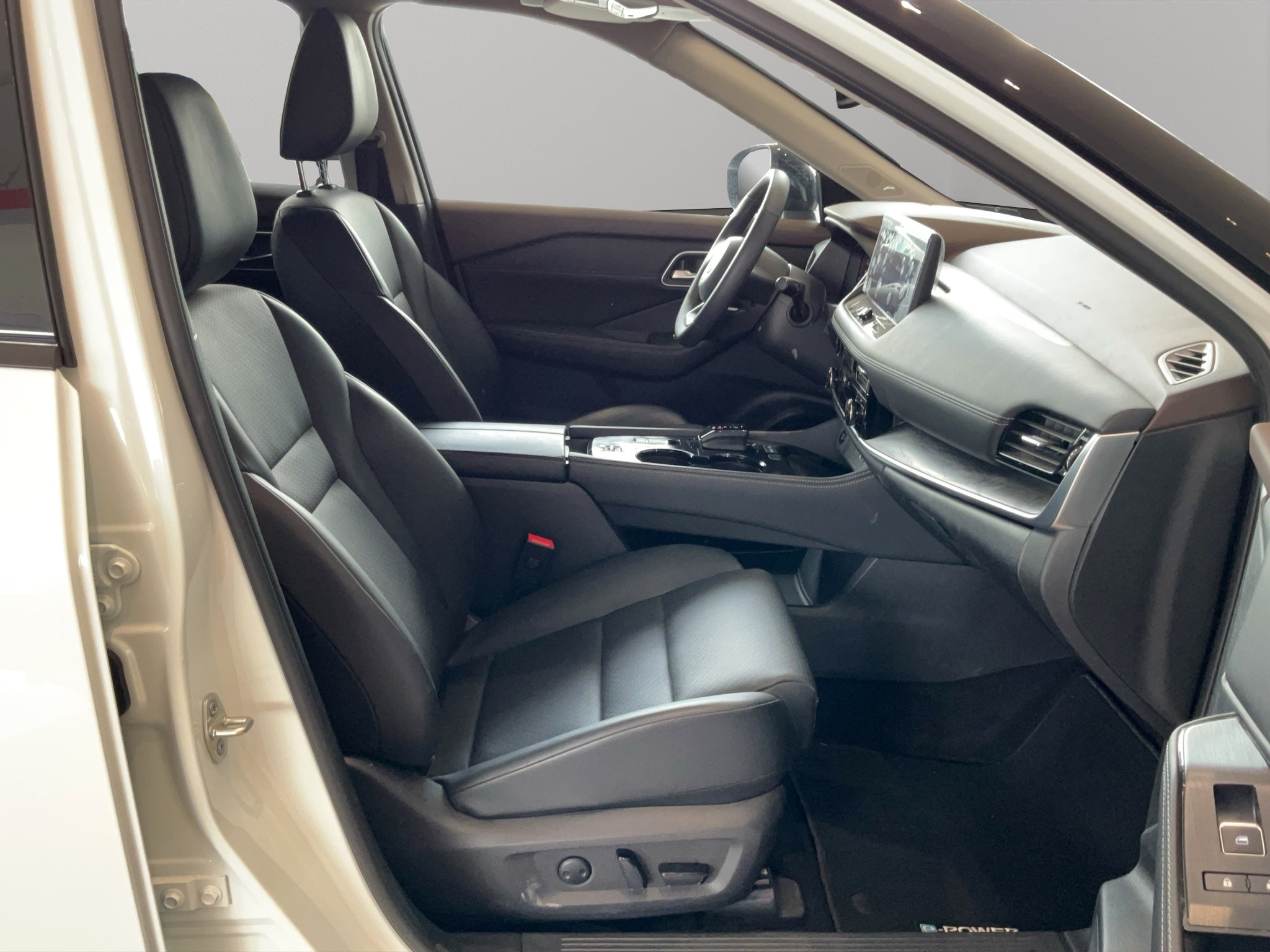 2025 Nissan X-Trail VUD 5 pts. Platinum e-Power, E-REV, TA, QCP, s. Bose, RA-19