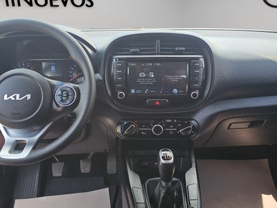 2022 Kia Soul VUD 5 pts. LX, 1.6l, TM6, a/ac., RA-16 (línea anterior)