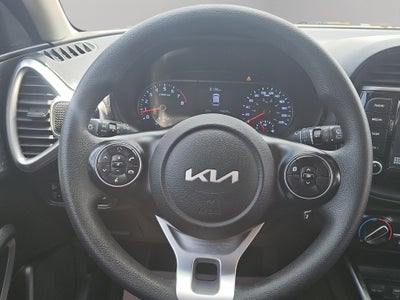 2022 Kia Soul VUD 5 pts. LX, 1.6l, TM6, a/ac., RA-16 (línea anterior)