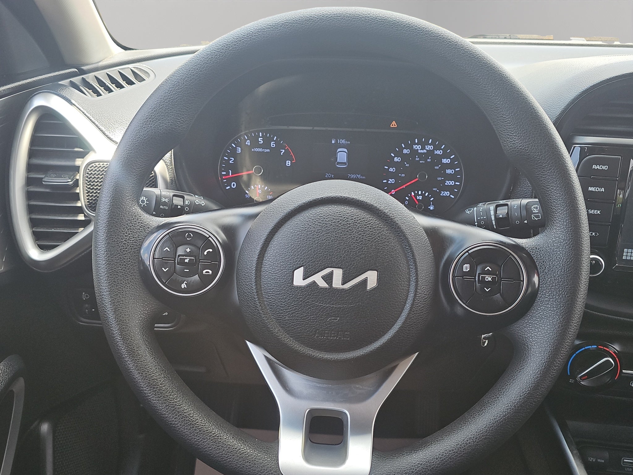 2022 Kia Soul VUD 5 pts. LX, 1.6l, TM6, a/ac., RA-16 (línea anterior)