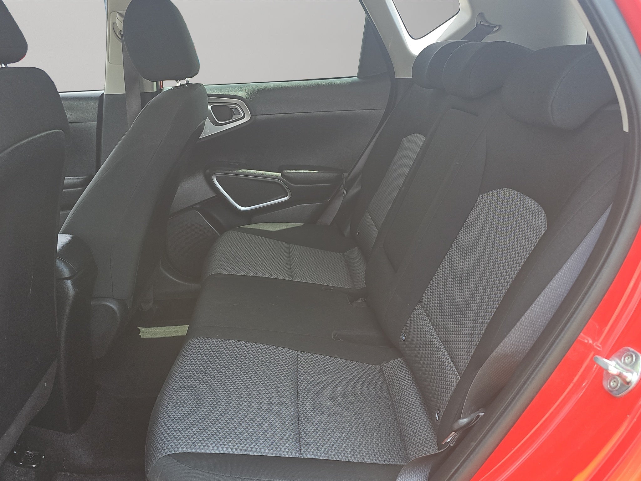 2022 Kia Soul VUD 5 pts. LX, 1.6l, TM6, a/ac., RA-16 (línea anterior)