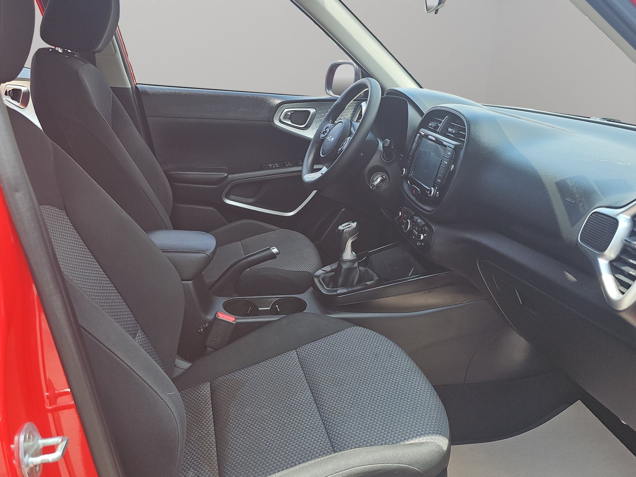 2022 Kia Soul VUD 5 pts. LX, 1.6l, TM6, a/ac., RA-16 (línea anterior)