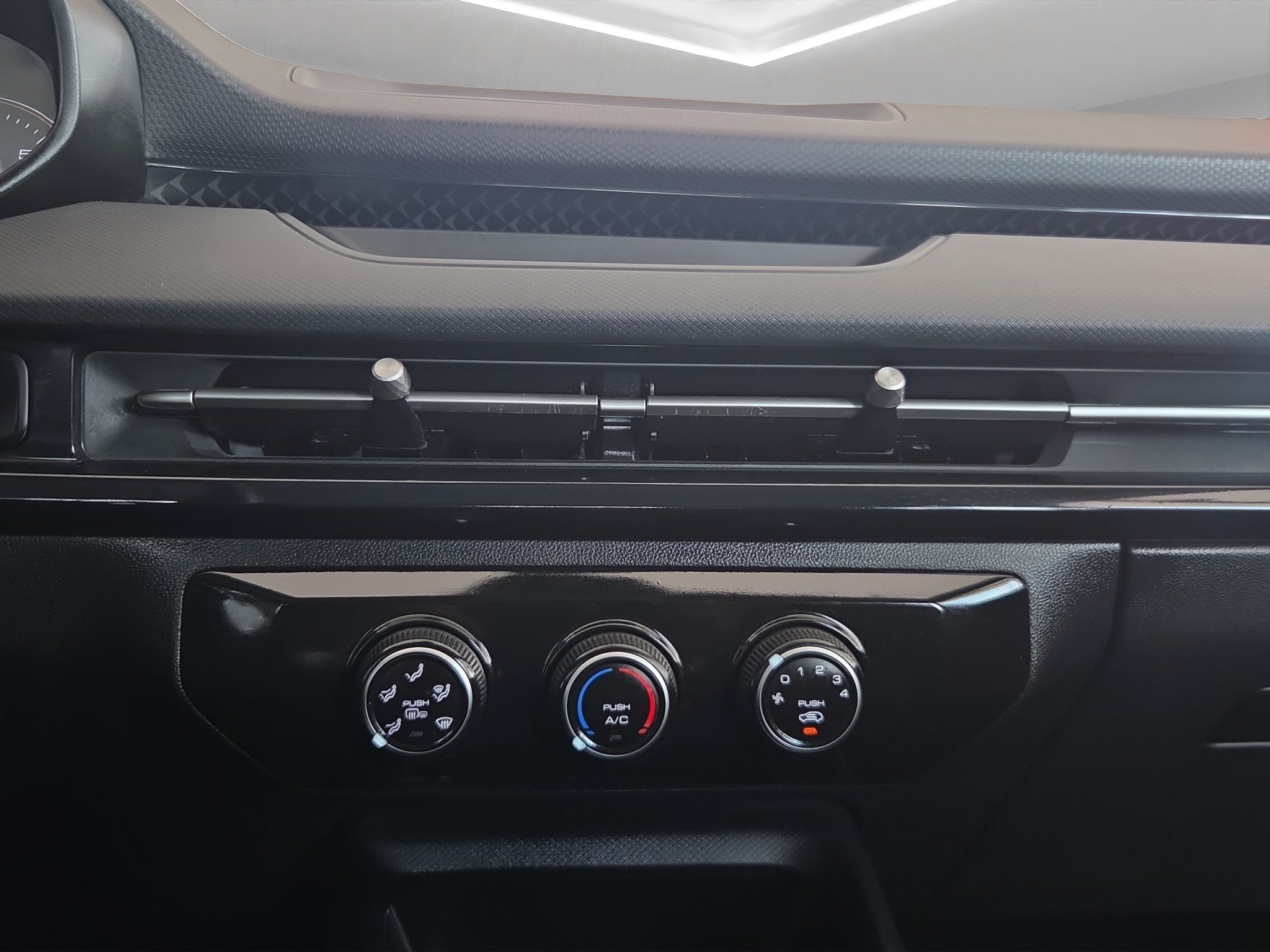 2024 Chevrolet Aveo 5 pts. HB LS, 1.5l, TM6, a/ac., RA-15 (línea nueva)