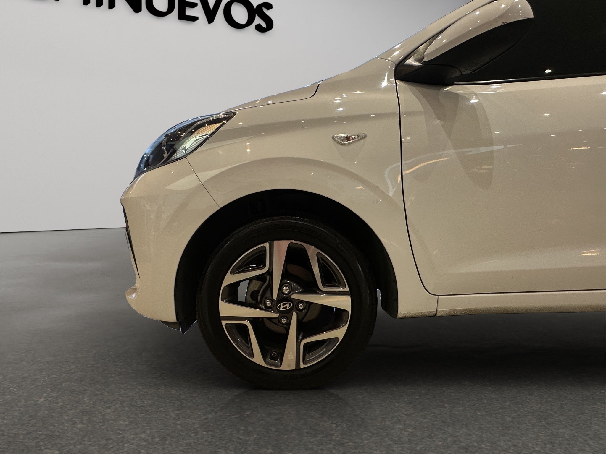 2024 Hyundai Grand i10 5 pts. HB GLS, TM5, VE, botón encend., RA-15 (cambio de línea)