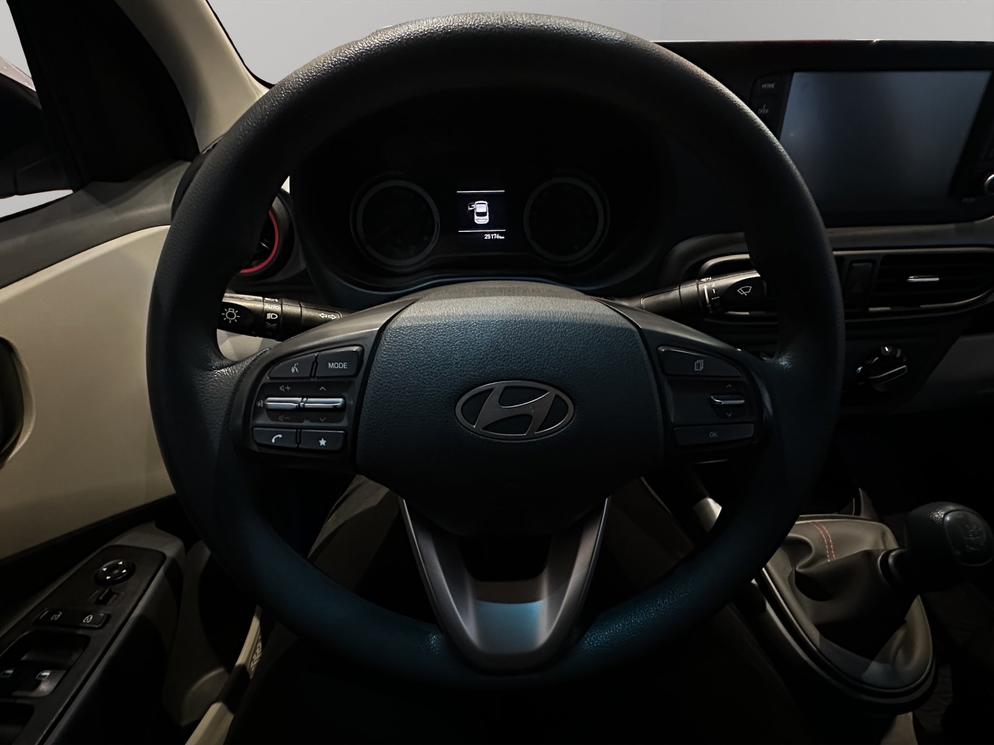 2024 Hyundai Grand i10 5 pts. HB GLS, TM5, VE, botón encend., RA-15 (cambio de línea)