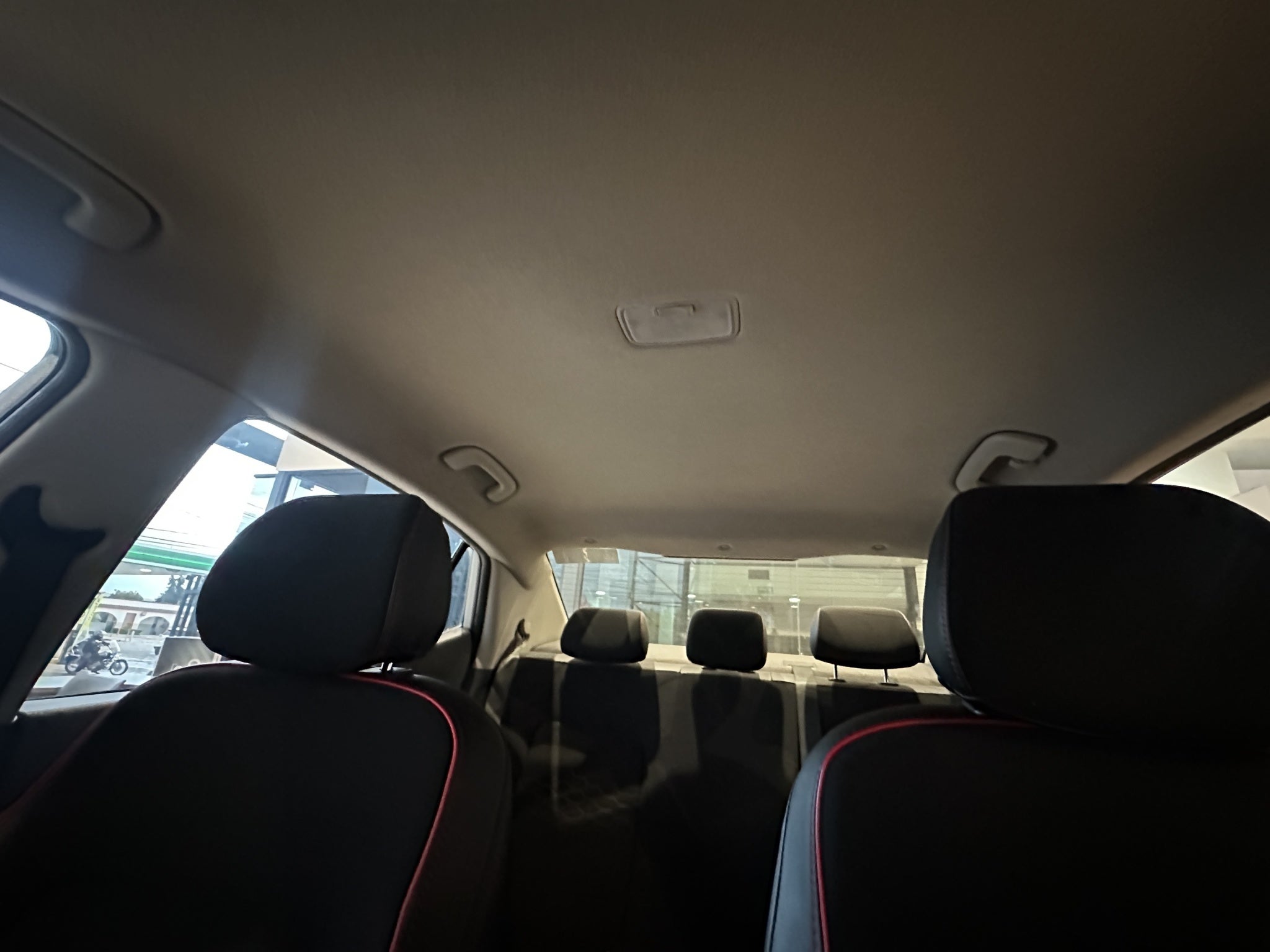2024 Hyundai Grand i10 5 pts. HB GLS, TM5, VE, botón encend., RA-15 (cambio de línea)
