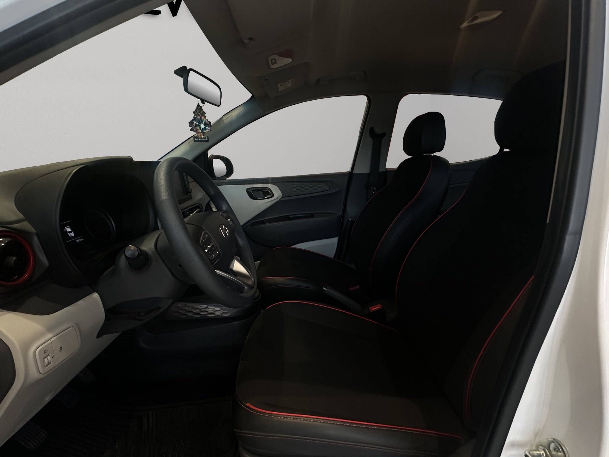 2024 Hyundai Grand i10 5 pts. HB GLS, TM5, VE, botón encend., RA-15 (cambio de línea)
