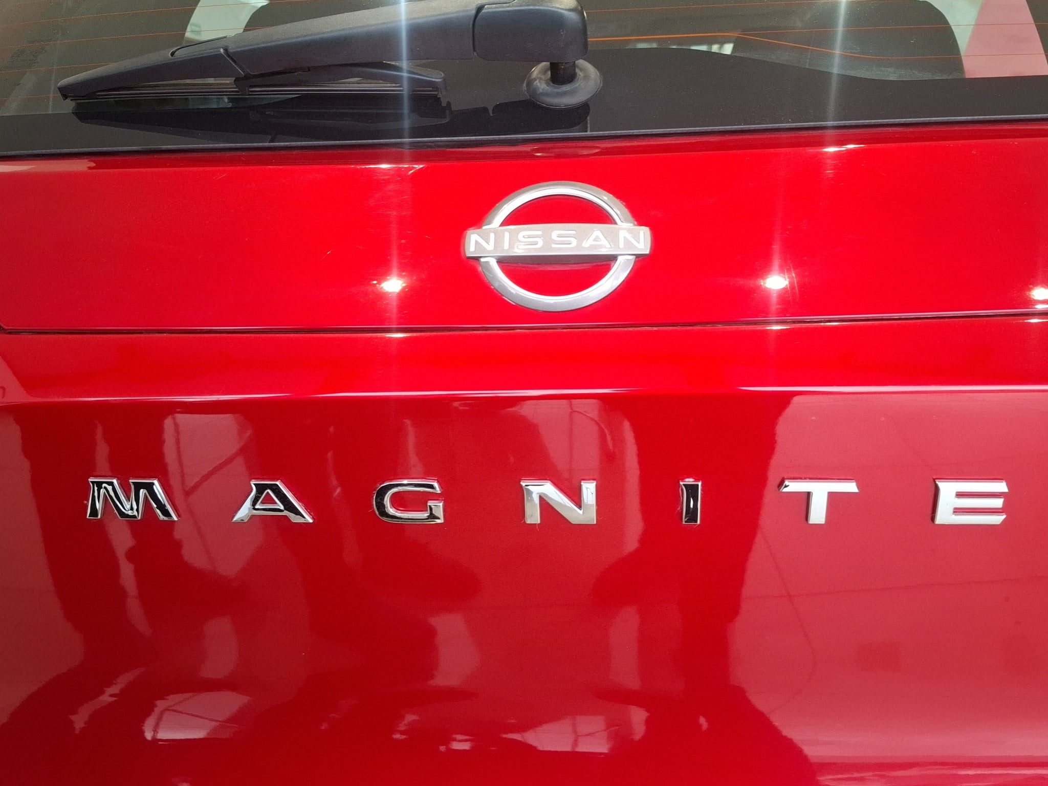 2025 Nissan Magnite VUD 5 pts. Exclusive, 1.0T, TM5, piel, RA-16