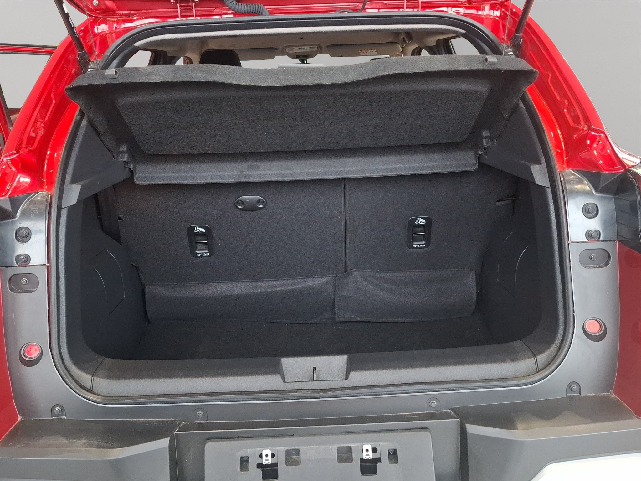 2025 Nissan Magnite VUD 5 pts. Exclusive, 1.0T, TM5, piel, RA-16