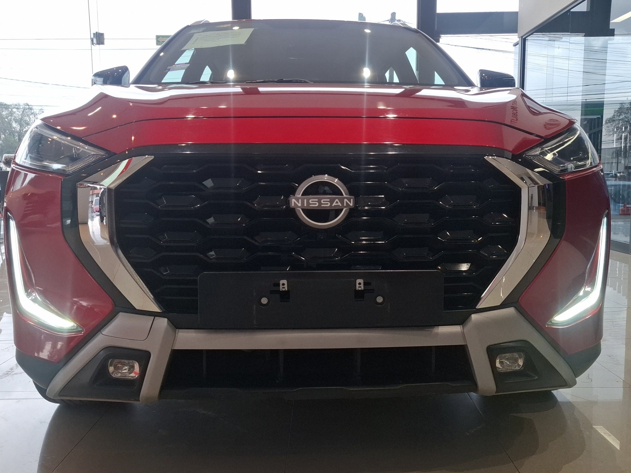 2025 Nissan Magnite VUD 5 pts. Exclusive, 1.0T, TM5, piel, RA-16