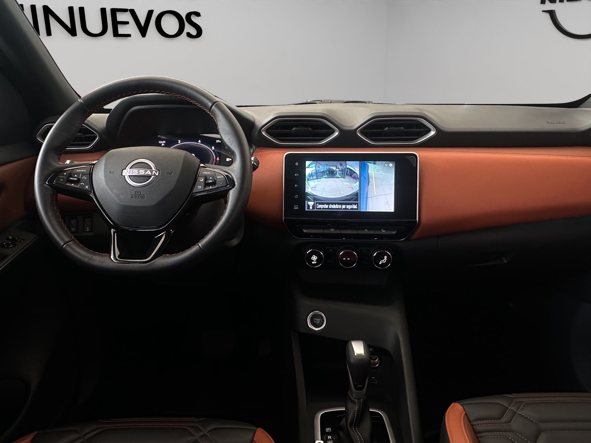 2025 Nissan Magnite VUD 5 pts. Exclusive, 1.0T, TM5, piel, RA-16