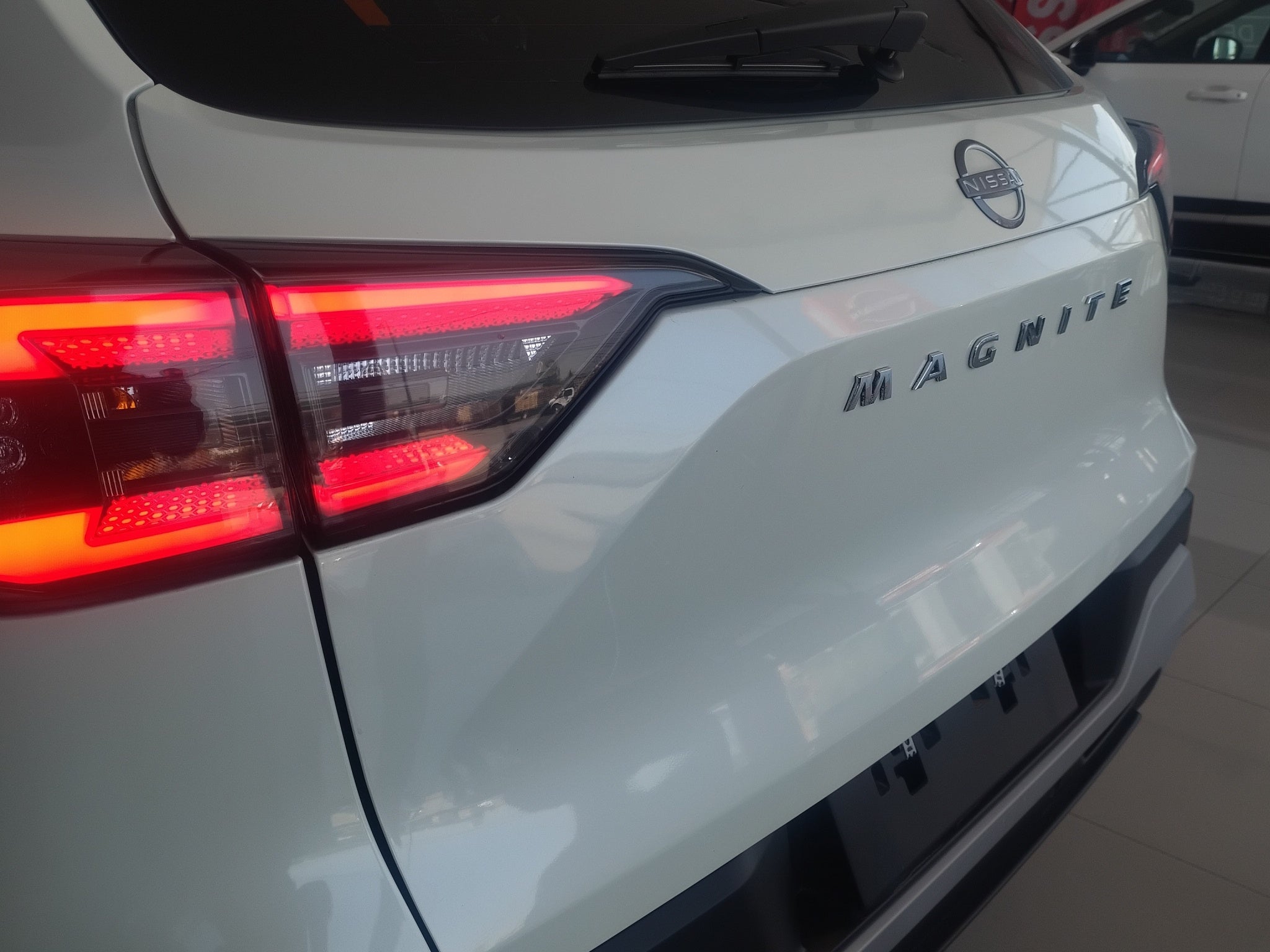 2025 Nissan Magnite VUD 5 pts. Exclusive, 1.0T, TM5, piel, RA-16