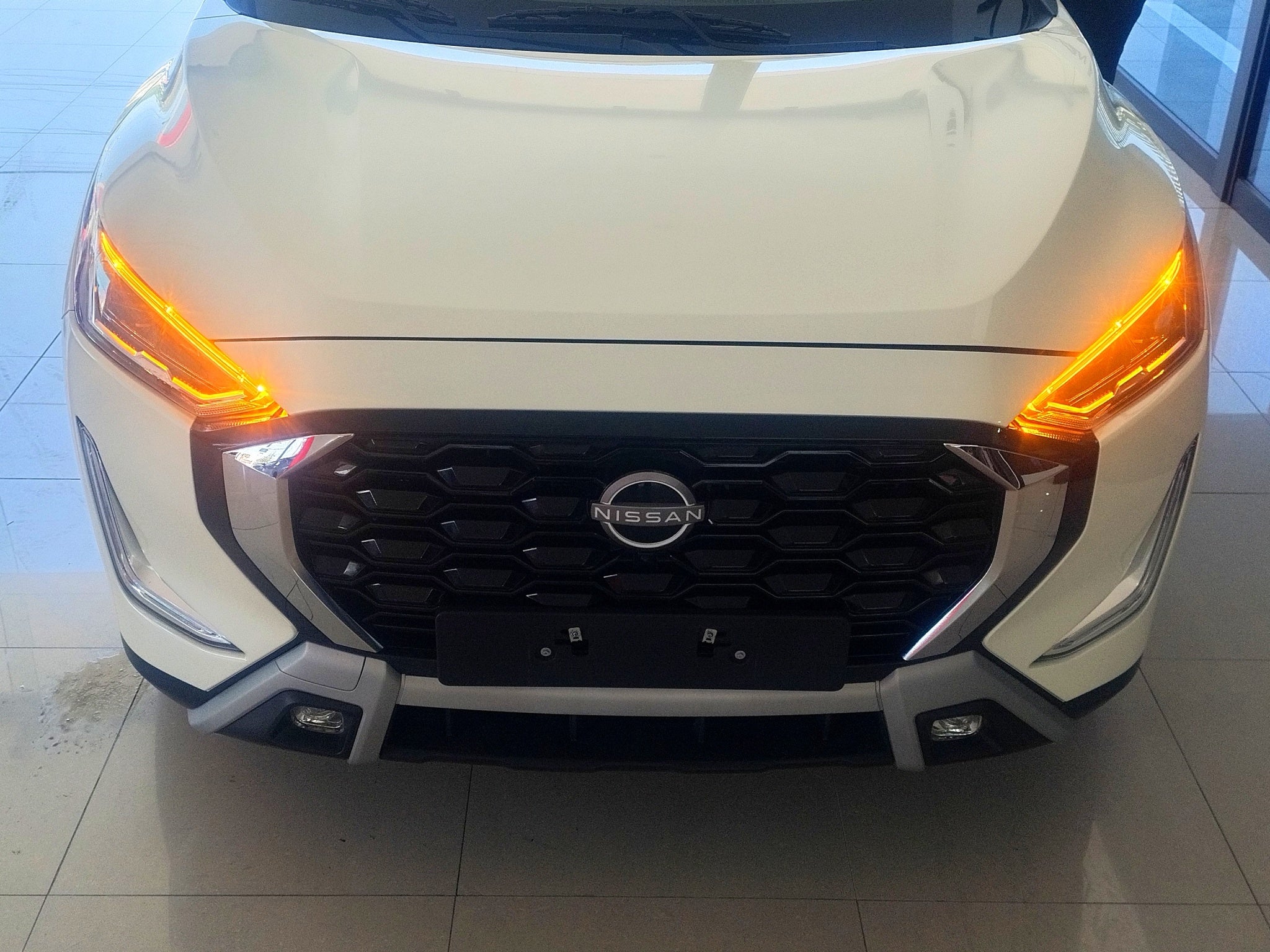 2025 Nissan Magnite VUD 5 pts. Exclusive, 1.0T, TM5, piel, RA-16