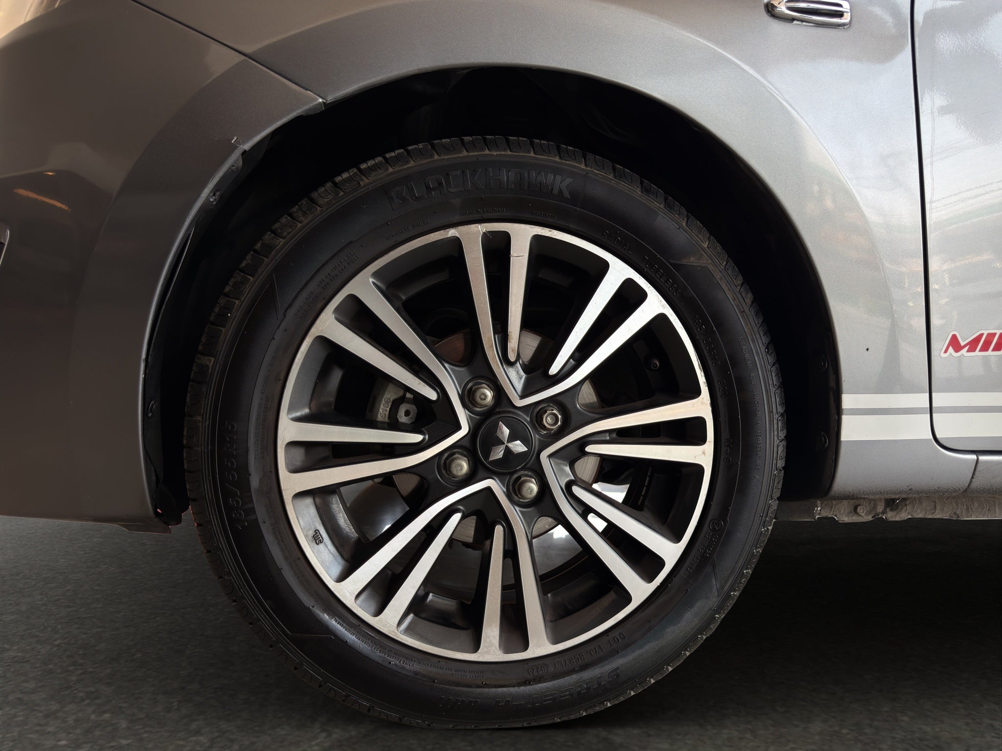 2017 Mitsubishi Mirage 5 pts. HB GLS, CVT, climatronic, VE, f. niebla, RA-15 (cambio de línea)