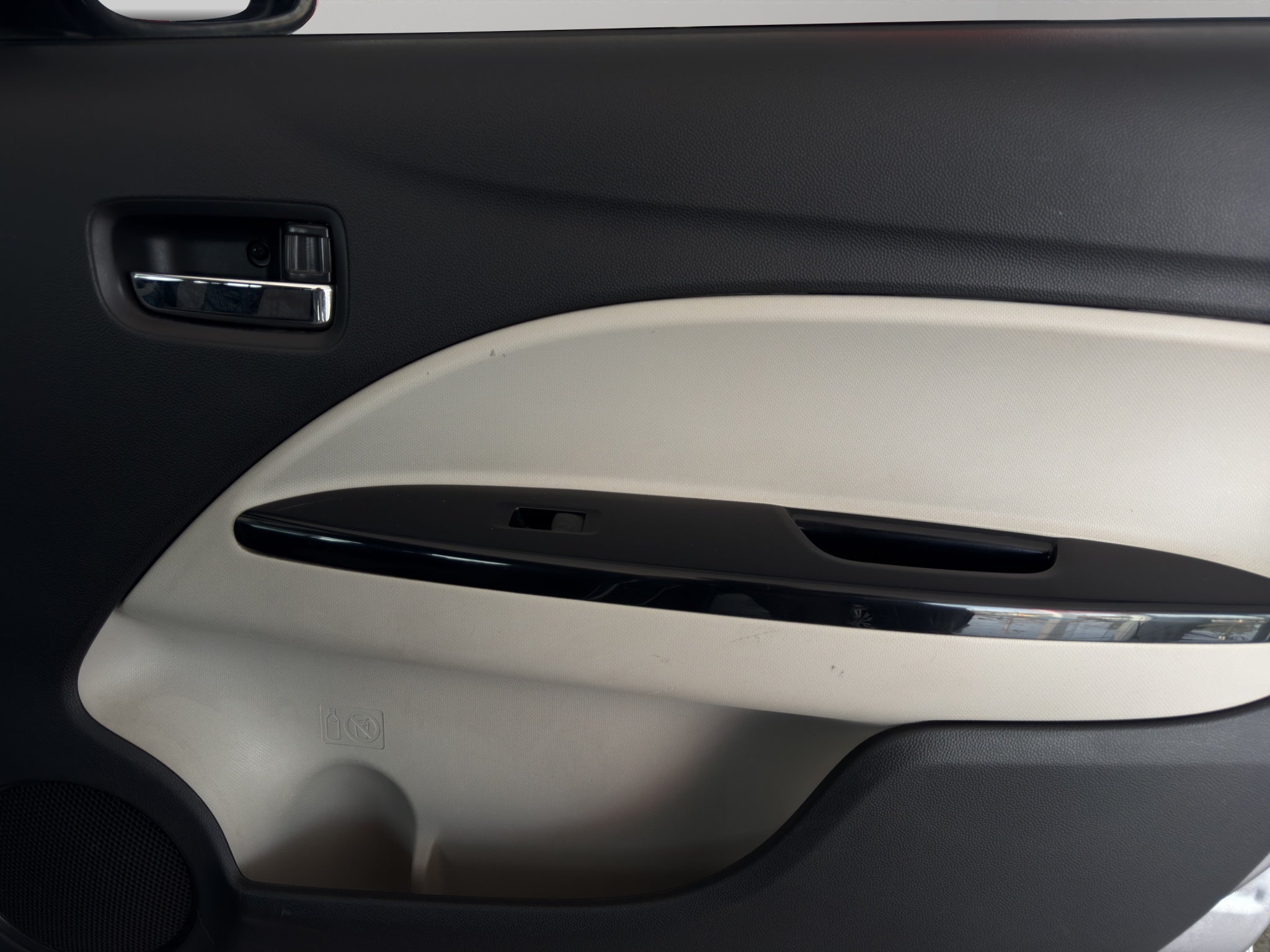 2017 Mitsubishi Mirage 5 pts. HB GLS, CVT, climatronic, VE, f. niebla, RA-15 (cambio de línea)