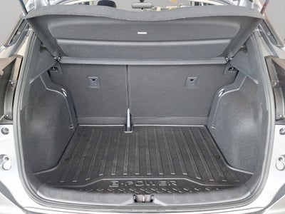 2024 Nissan Kicks VUD 5 pts. Platinum e-Power, E-REV, TA, piel, ADAS, RA-17 (línea anterior)