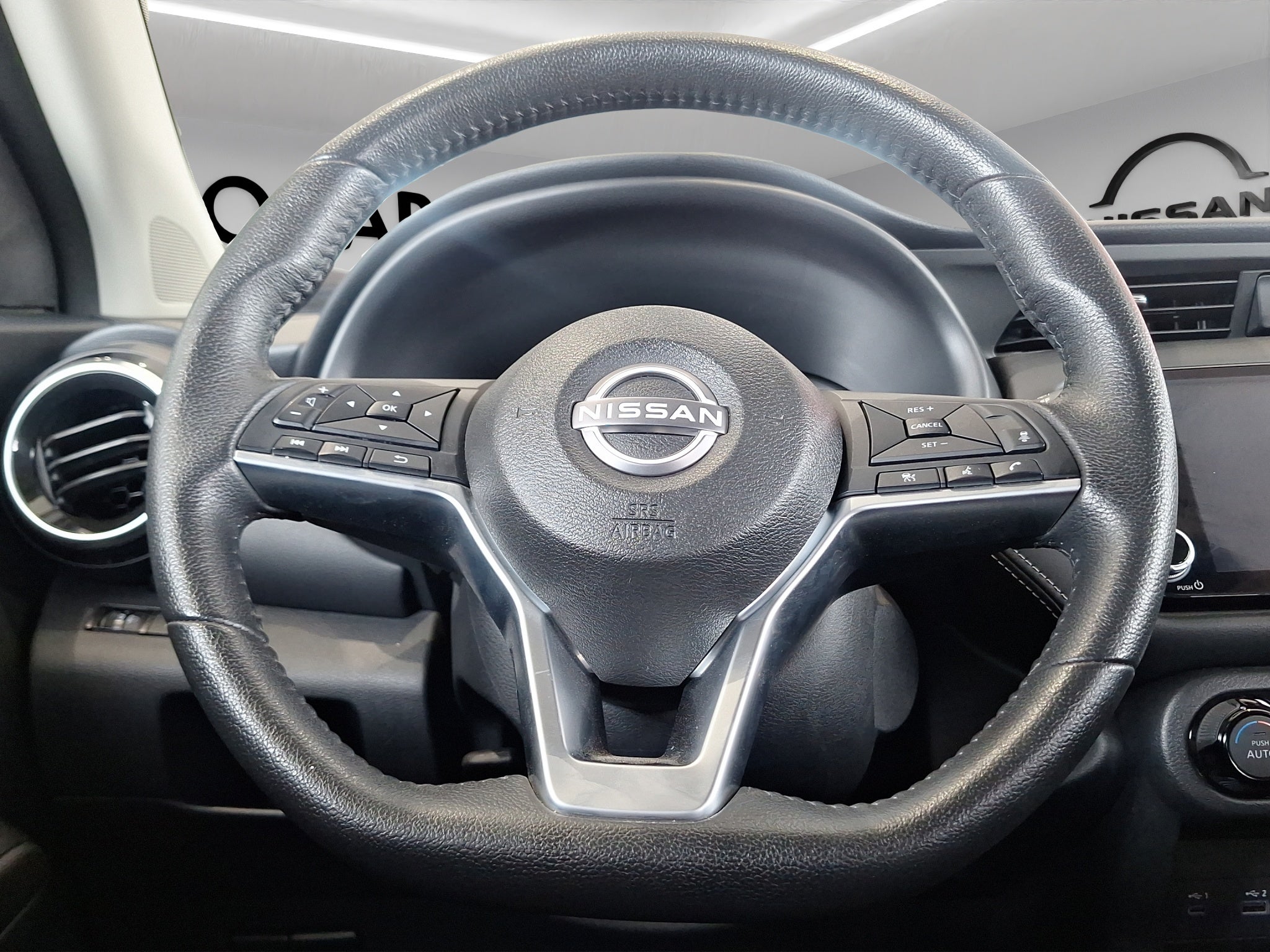 2024 Nissan Kicks VUD 5 pts. Platinum e-Power, E-REV, TA, piel, ADAS, RA-17 (línea anterior)