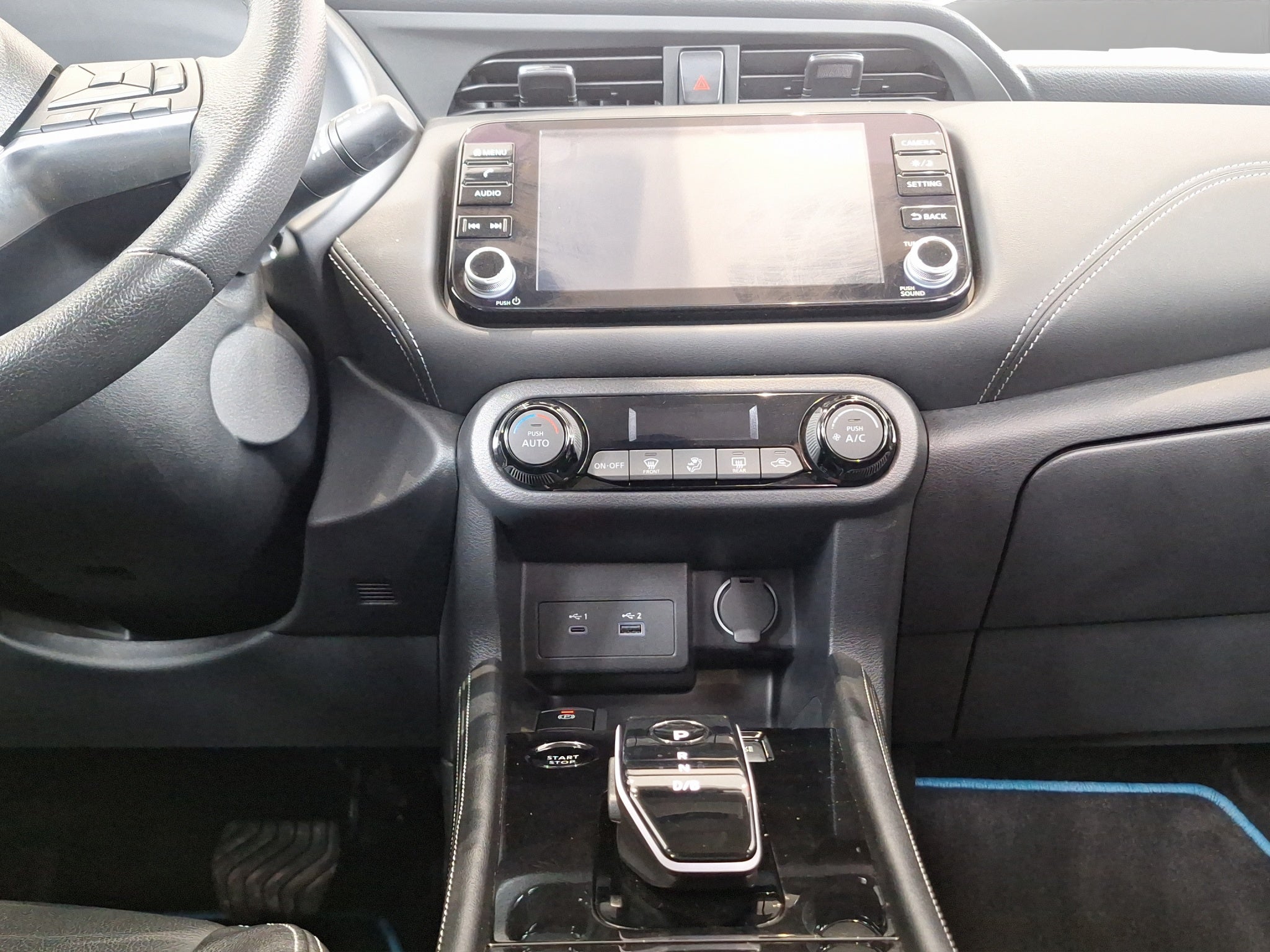 2024 Nissan Kicks VUD 5 pts. Platinum e-Power, E-REV, TA, piel, ADAS, RA-17 (línea anterior)