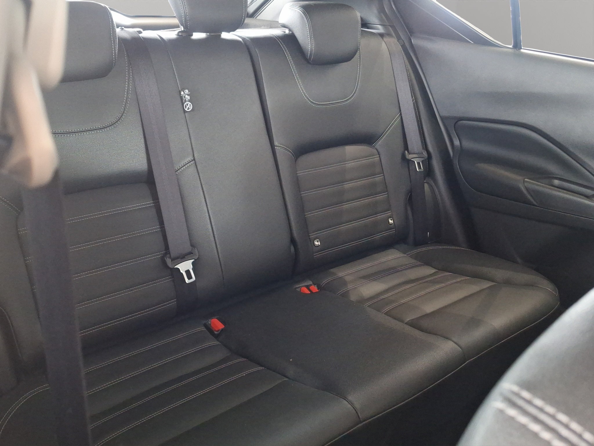 2024 Nissan Kicks VUD 5 pts. Platinum e-Power, E-REV, TA, piel, ADAS, RA-17 (línea anterior)