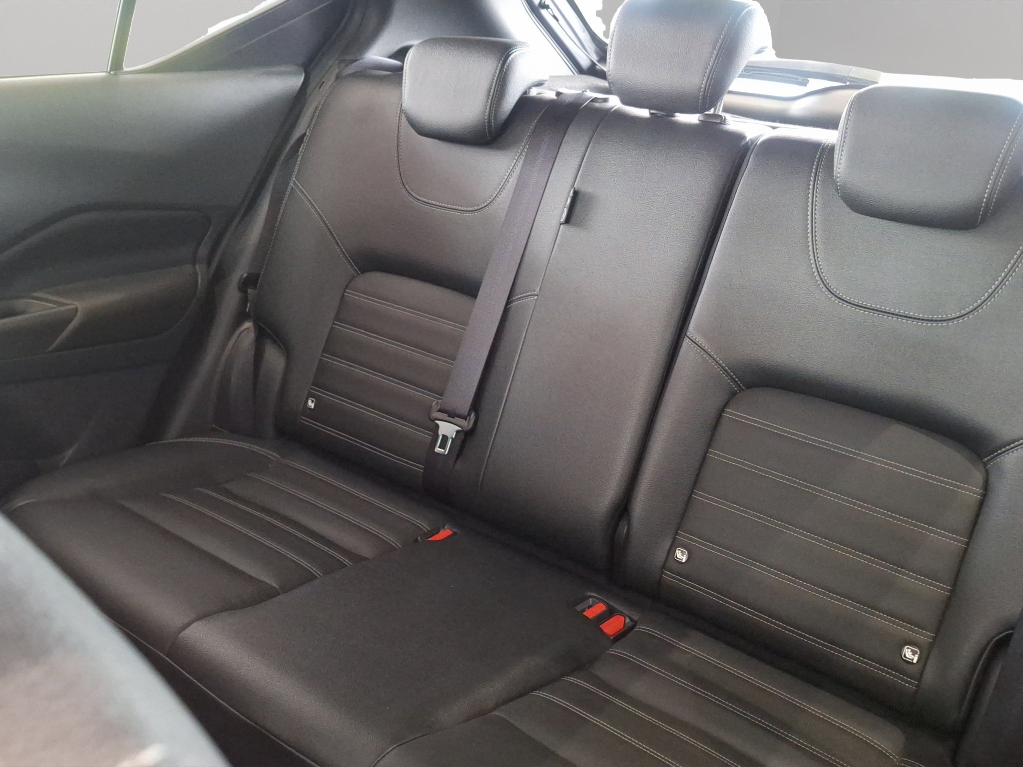 2024 Nissan Kicks VUD 5 pts. Platinum e-Power, E-REV, TA, piel, ADAS, RA-17 (línea anterior)