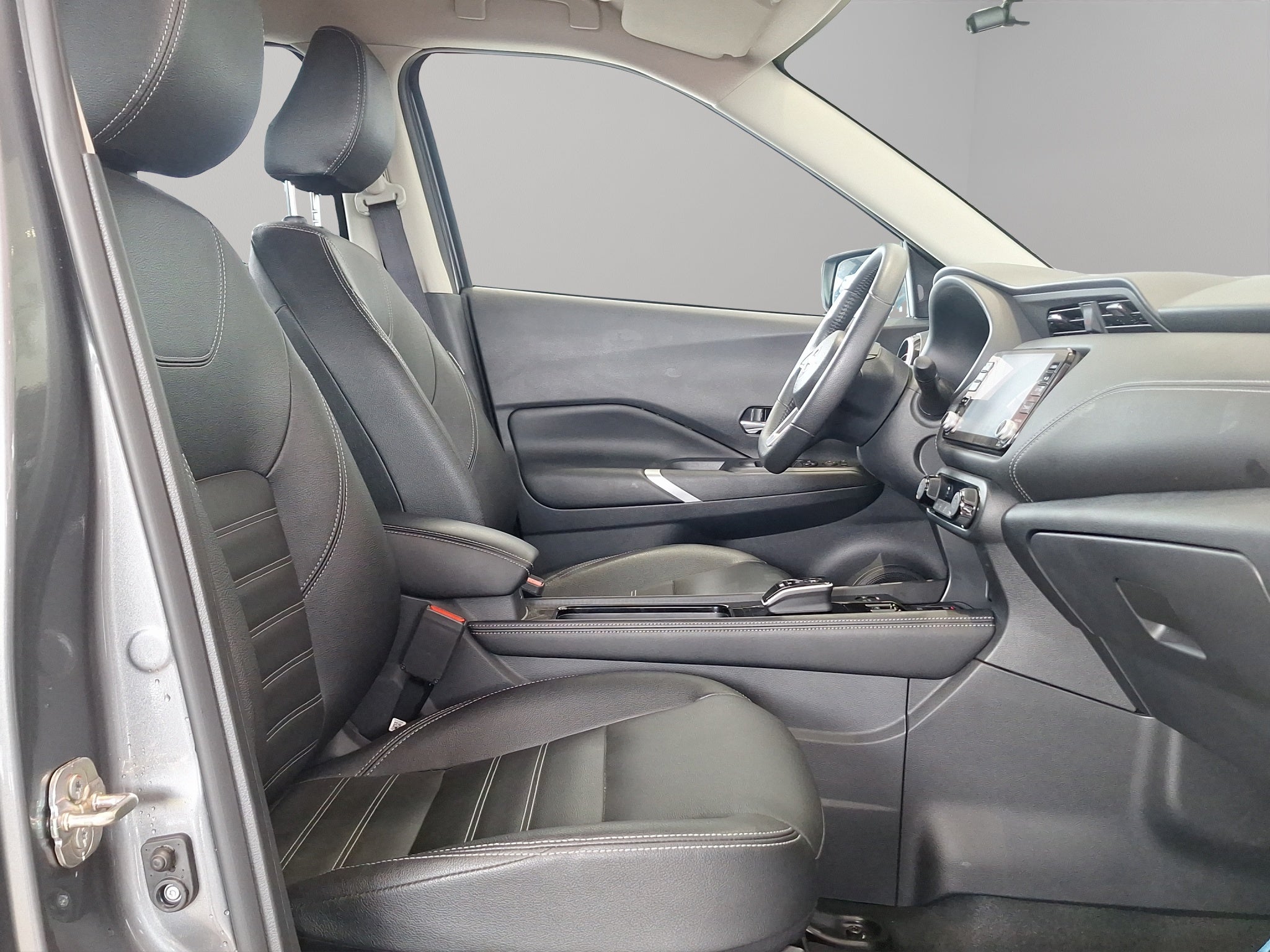 2024 Nissan Kicks VUD 5 pts. Platinum e-Power, E-REV, TA, piel, ADAS, RA-17 (línea anterior)