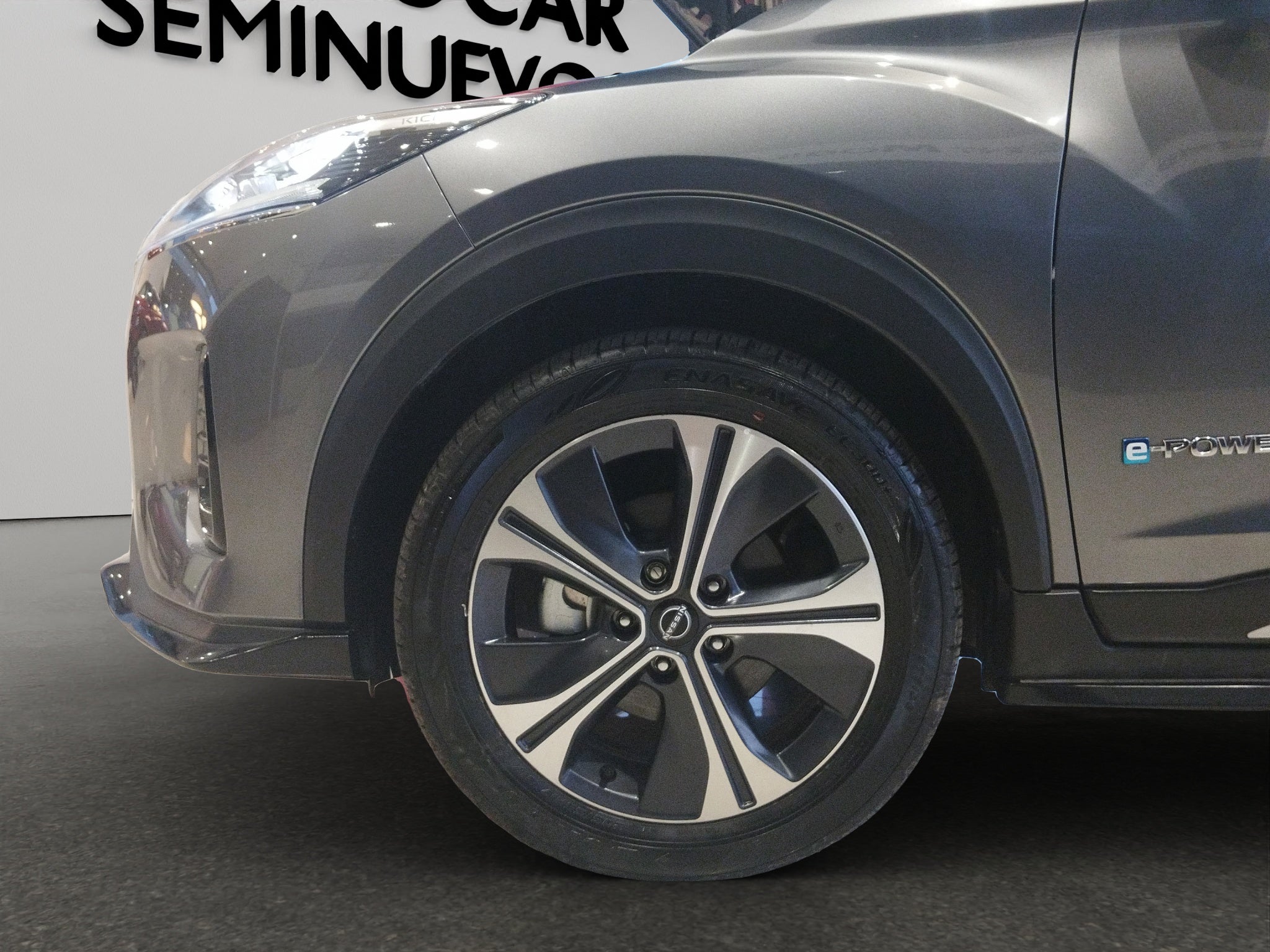 2025 Nissan Kicks VUD 5 pts. Play Exclusive e-Power, E-REV, TA, piel, RA-17 (línea nueva)