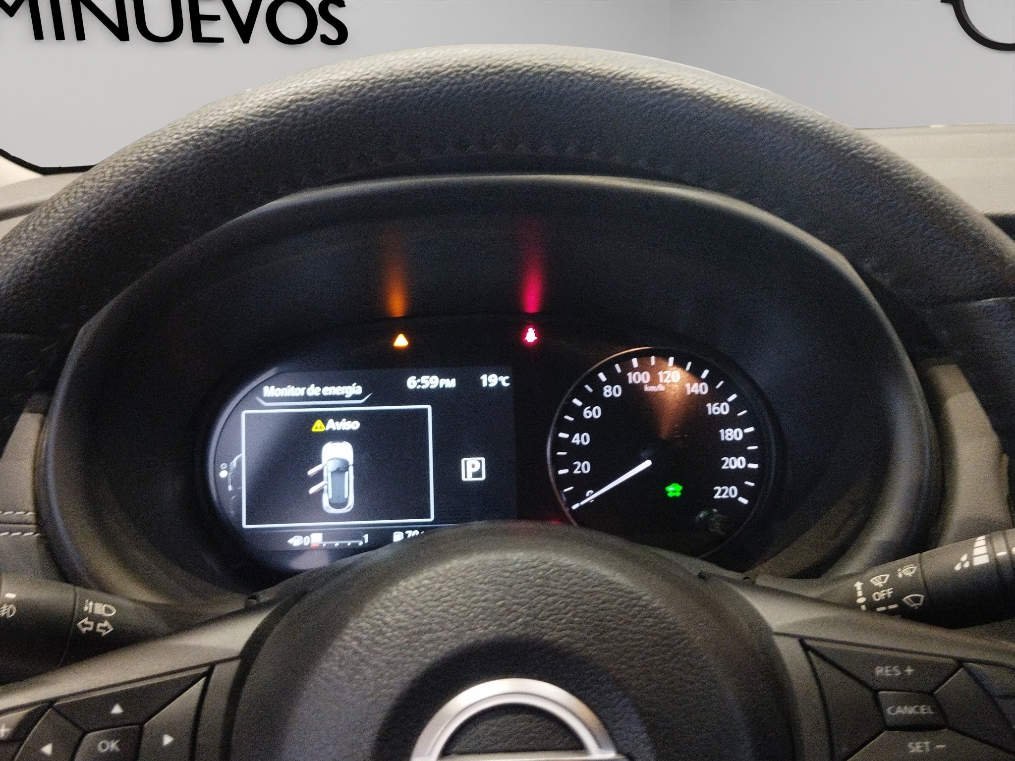 2025 Nissan Kicks VUD 5 pts. Play Exclusive e-Power, E-REV, TA, piel, RA-17 (línea nueva)