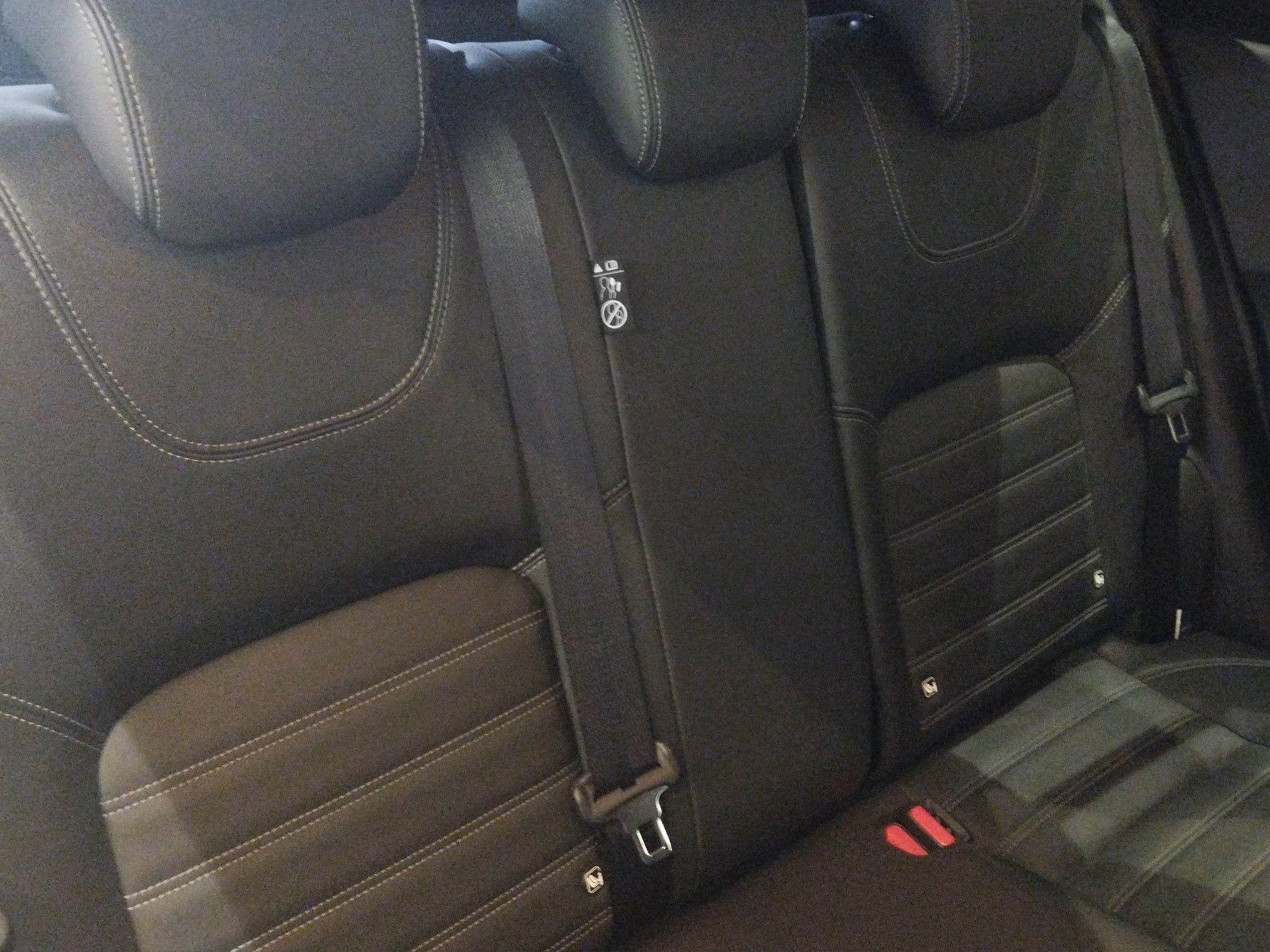 2025 Nissan Kicks VUD 5 pts. Play Exclusive e-Power, E-REV, TA, piel, RA-17 (línea nueva)