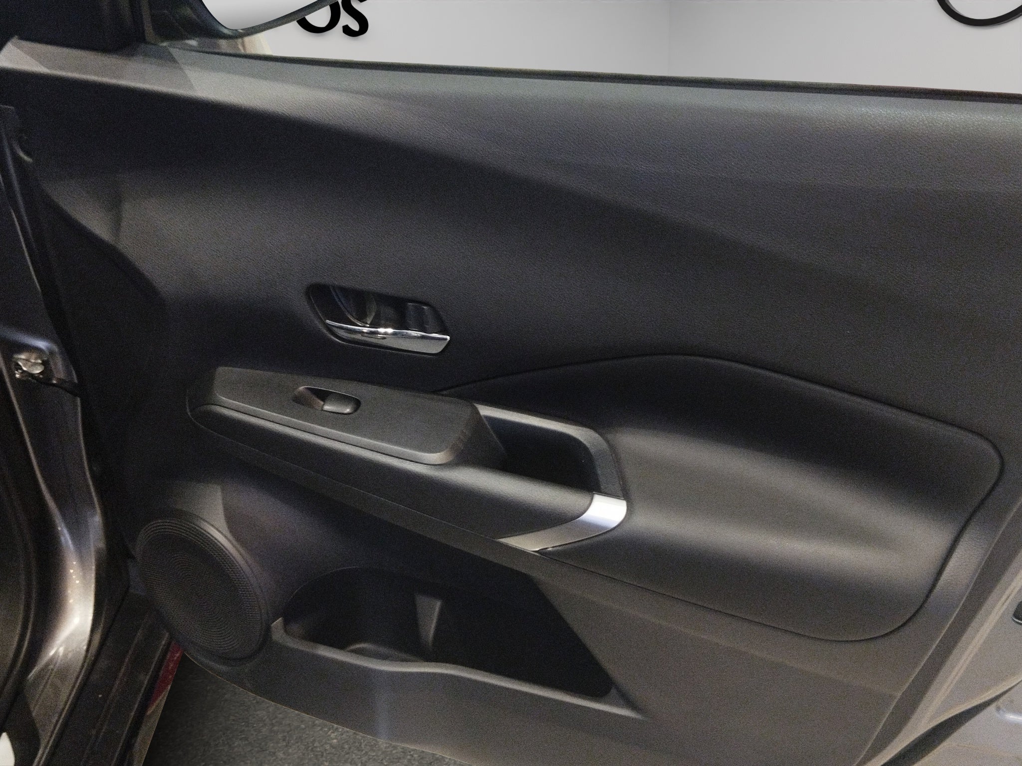2025 Nissan Kicks VUD 5 pts. Play Exclusive e-Power, E-REV, TA, piel, RA-17 (línea nueva)