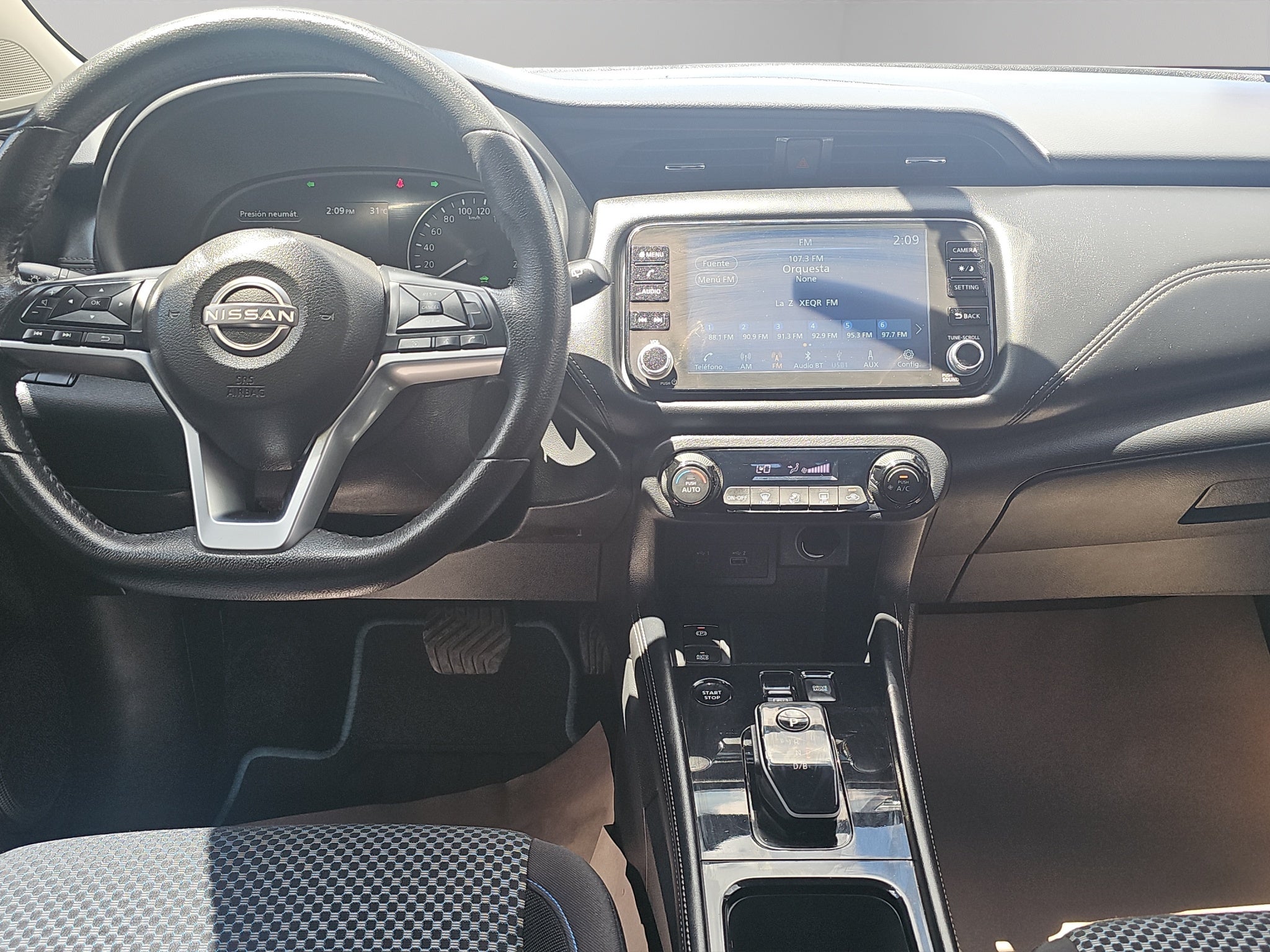 2024 Nissan Kicks VUD 5 pts. Advance e-Power, E-REV, TA, RA-17 (línea anterior)